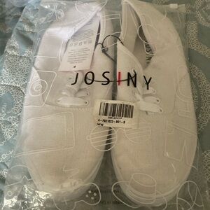 White lace up sneakers